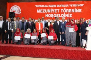 T&uuml;rkiye'nin ilk kadın seyisleri mezun oldu