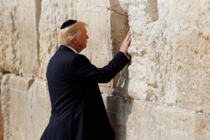 Trump ilk yurtdışı turunda sosyal medyanın diline d&uuml;şt&uuml;