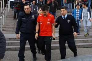 Emre Bel&ouml;zoğlu 'ucuz ara&ccedil; teklifi' i&ccedil;in ifade vermiş