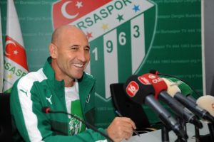 Bursaspor Teknik Direkt&ouml;r&uuml; &Ouml;rnek: "En &ouml;nemli 90 dakikaya &ccedil;ıkıyoruz"