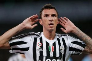 Mandzukic yuvada kalıyor