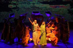 'A Passage to Bollywood' danslarıyla büyüledi