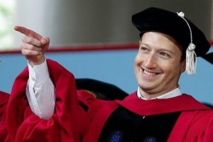 Zuckerberg 13 yıl aradan sonra Harvard diplomasına kavuştu