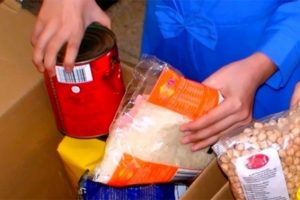 Bursa'da Ramazan kolisi ihtiya&ccedil; sahiplerinin y&uuml;z&uuml;n&uuml; g&uuml;ld&uuml;rd&uuml;