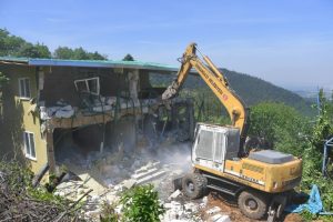 Bursa Uludağ ka&ccedil;ak yapılardan temizleniyor