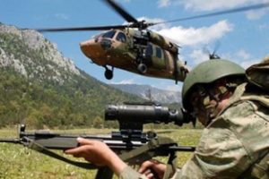 Tend&uuml;rek'te dev operasyon: 30 metreden g&ouml;ğ&uuml;s g&ouml;ğ&uuml;se &ccedil;atışma