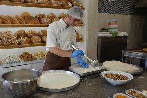 Bursa'da tatlıcıların "g&uuml;lla&ccedil;'' mesaisi başladı