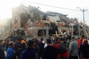 Sırbistan'da cami yıkımına Müslümanlardan tepki