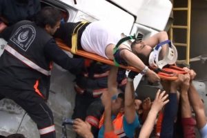 İstanbul'da hafriyat kamyonu iş yerine girdi: 1 yaralı