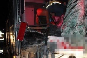 Afyonkarahisar'da iki yolcu otob&uuml;s&uuml; kaza yaptı: 40 yaralı