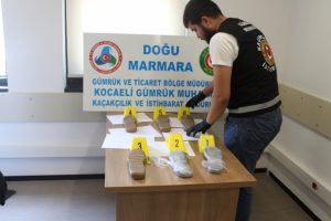 Geminin baş direğinden 600 bin TL'lik uyuşturucu &ccedil;ıktı
