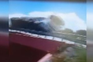Beton mikseri kavşaktan b&ouml;yle d&uuml;şt&uuml;