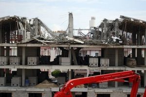 Antalya'da 5 katlı inşaatın &ccedil;atısı &ccedil;&ouml;kt&uuml;