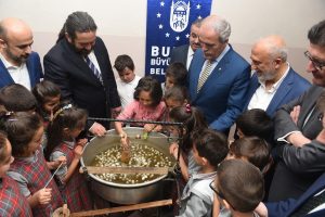 Bursa'da ipek b&ouml;ceği minik ellerde hayat buluyor
