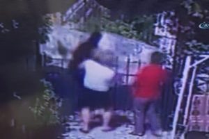 Maskeli şehir eşkıyaları &uuml;nl&uuml; hakemin babasını hastanelik etti