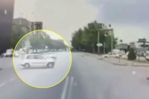 Kırmızı ışıkta meydana gelen kaza kamerada