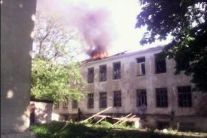 Hastaneye ve okula top mermisi isabet etti!
