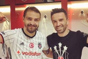 Caner ve G&ouml;khan'dan Fenerbah&ccedil;e'ye nispet