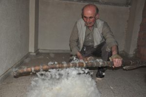 62 yaşında mesleğine aşık bir yorgancı...