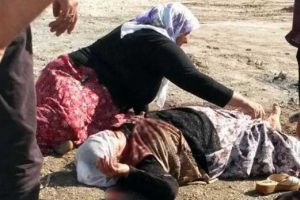 Sokak ortasında kan revan i&ccedil;inde bıraktı