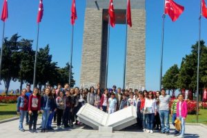 Bursa'da Karacabey Belediyesi'nden başarılı &ouml;ğrencilere '&Ccedil;anakkale' s&uuml;rprizi