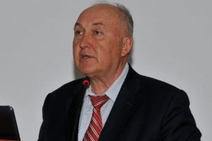 Prof.Dr. Ahmet Ercan: 'Stadyum yerine &ccedil;eyniktey kullanılsın'