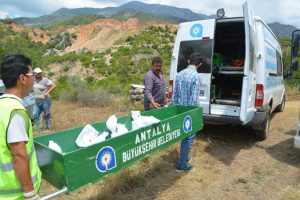 Mezarları b&ouml;yle taşıdılar