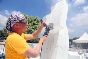 &Ccedil;inli heykeltıraştan '15 Temmuz' heykeli