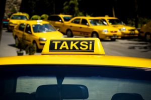 Artık t&uuml;m taksiler havalimanlarından m&uuml;şteri alabilecek