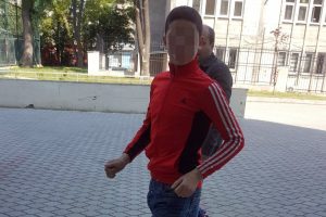 14 yaşındaki &ccedil;ocuk evine gitmek i&ccedil;in otomobil &ccedil;aldı