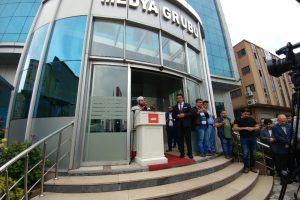 Kadir Demirel i&ccedil;in Akit medya grubunda t&ouml;ren d&uuml;zenlendi