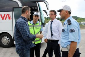 Bursa'dan kalkan otob&uuml;se sivil memurdan denetim