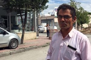 Kan şekeri d&uuml;şt&uuml;, tost yerken 39 bin lirası &ccedil;alındı