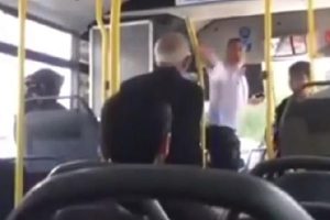 'Psikolojim bozuldu' diyen şof&ouml;r, yolcuları indirdi