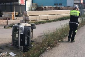 Kaza yaptığı aracını bırakıp gitti
