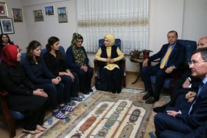 Cumhurbaşkanı Erdoğan, şehit polislerin ailelerini ziyaret etti