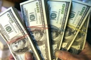Dolarda d&uuml;ş&uuml;ş s&uuml;r&uuml;yor