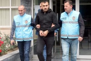 Kavga ettiği kişiyi bacaklarından vurarak &ouml;ld&uuml;rd&uuml;