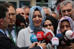 Bakan Kaya Silivri Cezaevi &ouml;n&uuml;nde a&ccedil;ıklamalarda bulundu