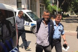 Gasp zanlısını yakalayan polisi g&ouml;r&uuml;p ka&ccedil;ınca g&ouml;zaltına alındılar