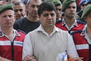 Eski Albay Doğan &Ouml;zt&uuml;rk'&uuml;n savunmasını g&ouml;r&uuml;nt&uuml;ler &ccedil;&uuml;r&uuml;tt&uuml;
