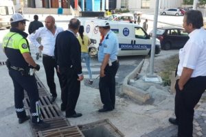 Mazgala d&uuml;ş&uuml;rd&uuml;ğ&uuml; anahtarını almak isterken ara&ccedil; &ccedil;arptı