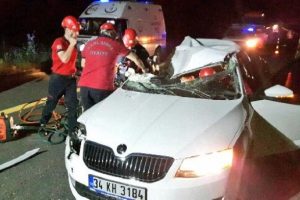 TIR ile otomobil &ccedil;arpıştı: 1 &ouml;l&uuml;, 1 yaralı