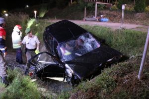 Otomobil su kanalına u&ccedil;tu: 1 &ouml;l&uuml;
