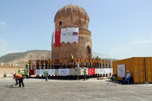 Taşınan Zeynel Bey T&uuml;rbesi'ni Bursa'da anlattı