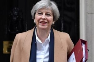 Theresa May'e 'korkaklık' su&ccedil;laması