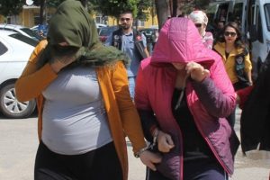Adana'da uyuşturucu satıcılığından g&ouml;zaltına alındı, "Ana krali&ccedil;eyim" dedi