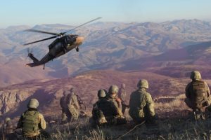 Diyarbakır'da b&uuml;y&uuml;k operasyon s&uuml;r&uuml;yor