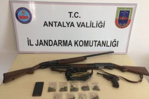 Aracına uyuşturucu koyup ihbar etti