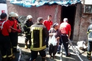 Yangın &ccedil;ıkan hamamda yıkanan kadınlar kendilerini dışarı attı